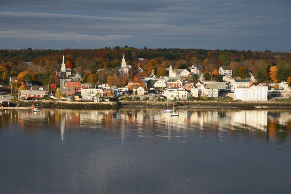 Bucksport Inn *