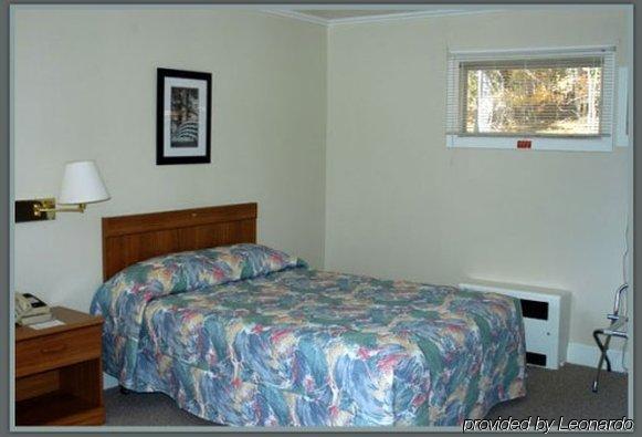 Bucksport Inn *