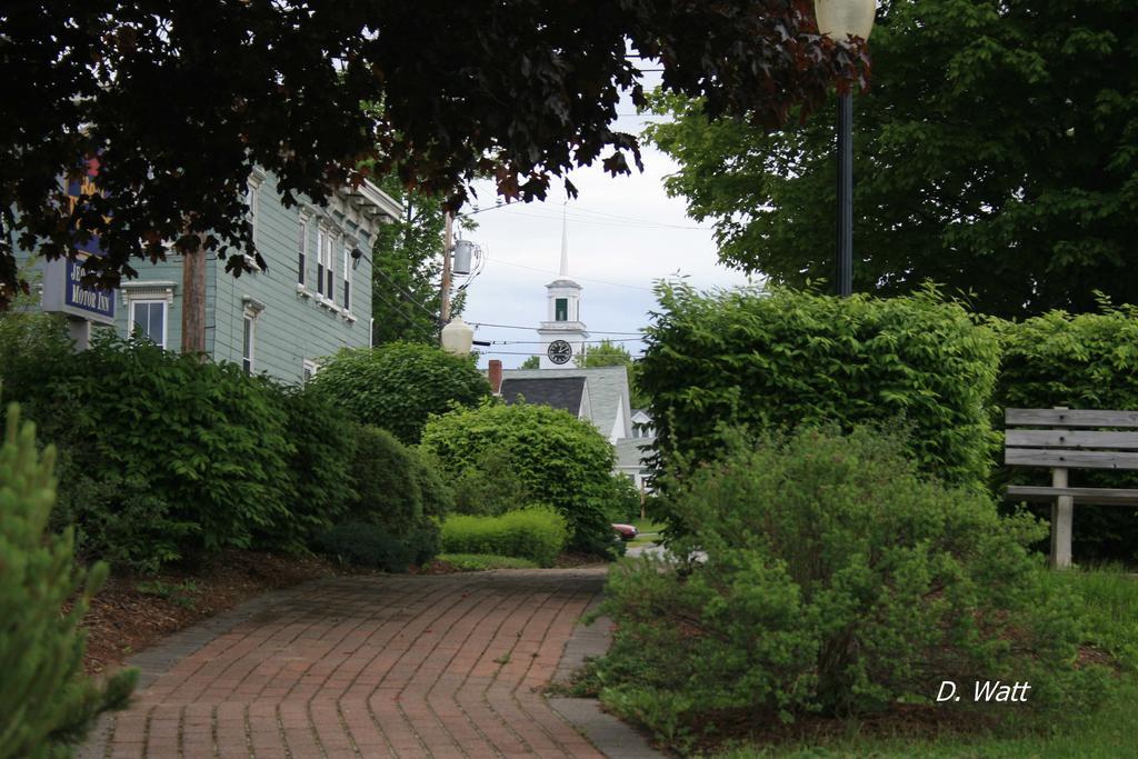 Bucksport Inn *